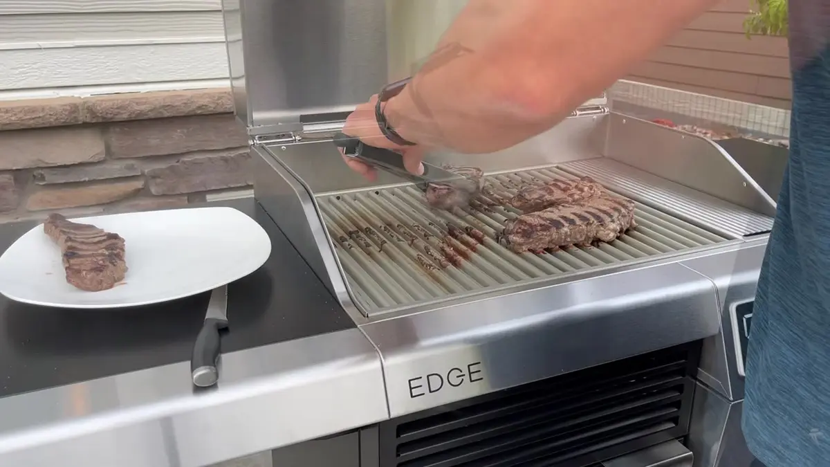 Char-Broil Edge Electric, frame from Will's review video